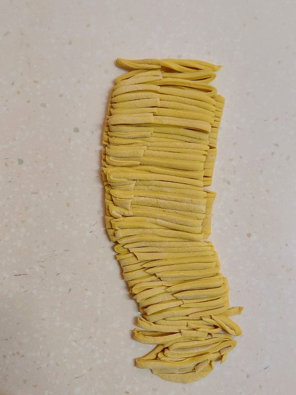 切成喜歡的寬度（建議切得比韭菜還細）