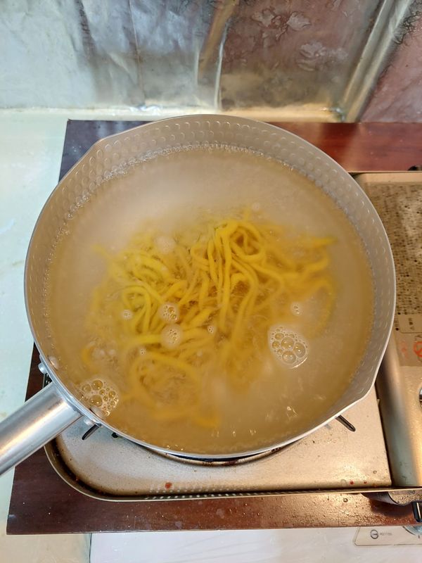 水開下麵，燙3.5~5分鐘即可