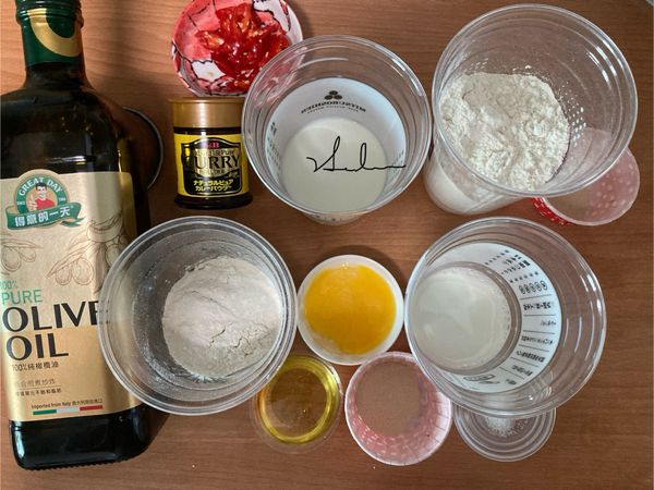 將所有材料備齊。麵糰1和2的要分開哦，免得到時出錯!!