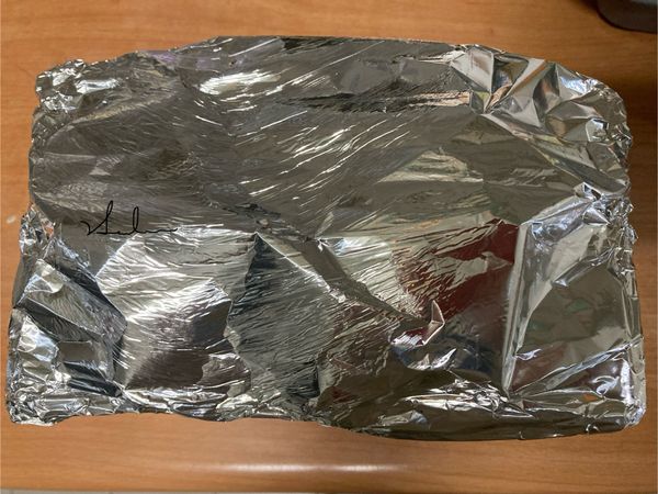 避免上方受熱過頭，蓋上一層鋁泊有空間的包好。(不要平平的包，因為烤的時侯高度會增高)