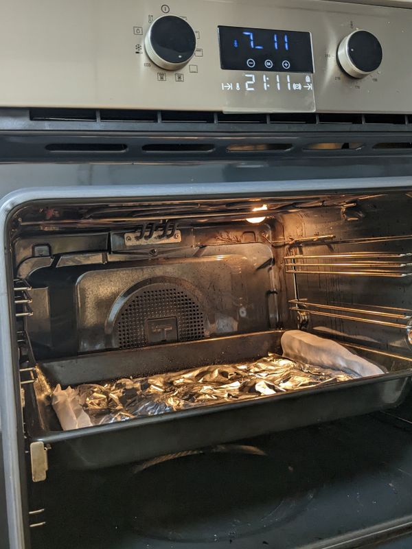 烤箱210度, 上下火+旋風全開放中間, 烤30分
中間大約20分鐘時可以打開烤箱把烤盤轉180度再繼續烤, 逘度會比較均勻