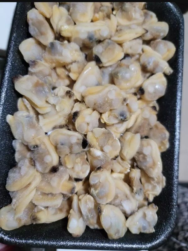 冷凍去殼文蛤肉，全聯有賣，冷凍過的比新鮮蛤蜊有嚼勁口感及海味，已去殼又很方便料理
