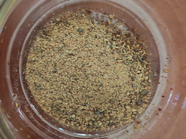 使用時去壺加入製作完成的薑棗粉，沖入開水即可飲用，如果您喜歡甜味，可以凌駕砂糖調味，不過紅棗的甜份已經讓這古早味薑棗粉帶著滿滿的甜味嘍。