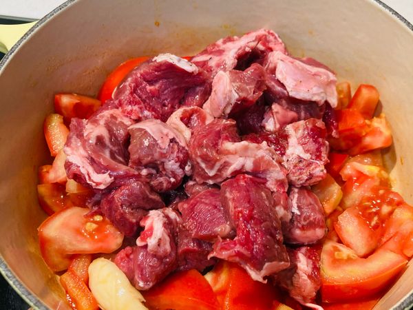 加入牛肉翻炒一下