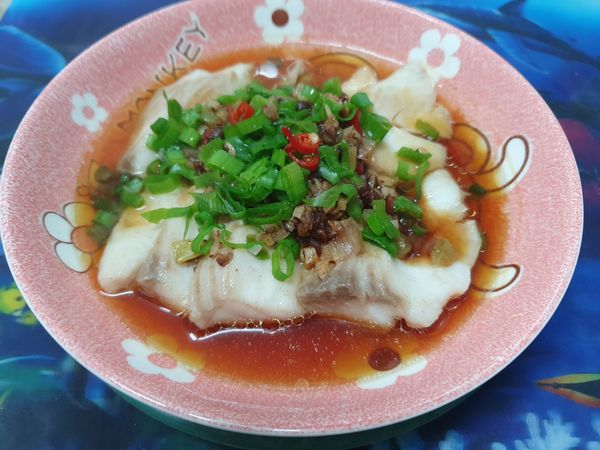 加入蔥綠、香油再燜二分鐘