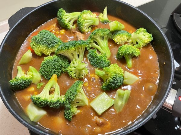 加入青花菜煮熟