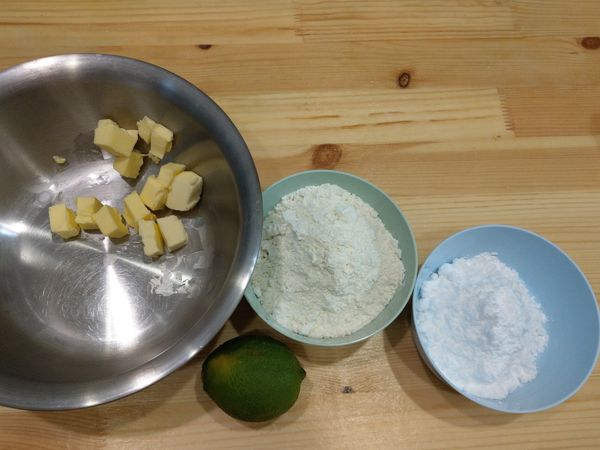 準備好材料，奶油室溫放軟。
