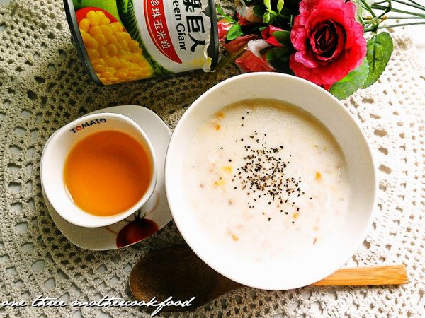 最後灑上少許黑胡椒粒就是香濃滑順的湯品~