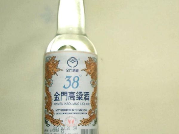 金門高粱酒一甲子以來，以清澈透明、質地純淨、芳香甘醇，獨獲行家的青睞，一路走來獨領風騷，在『中國白酒』中，一支獨秀、聞名於世~