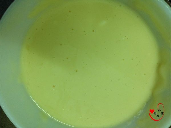 慢慢加入麵粉拌勻