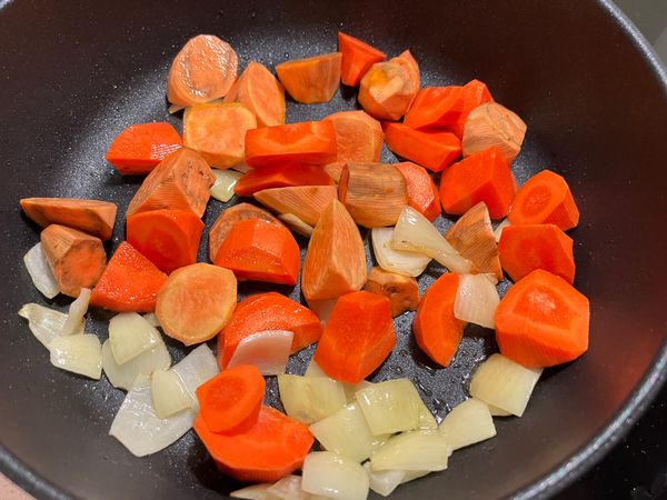 加入紅蘿蔔和地瓜