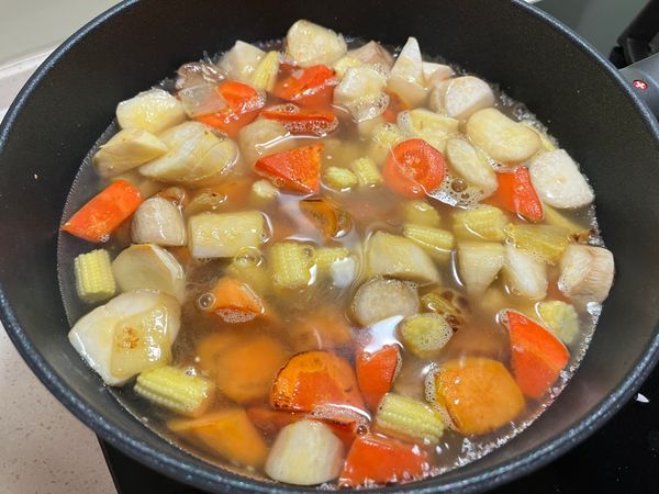 加入水，中火滾