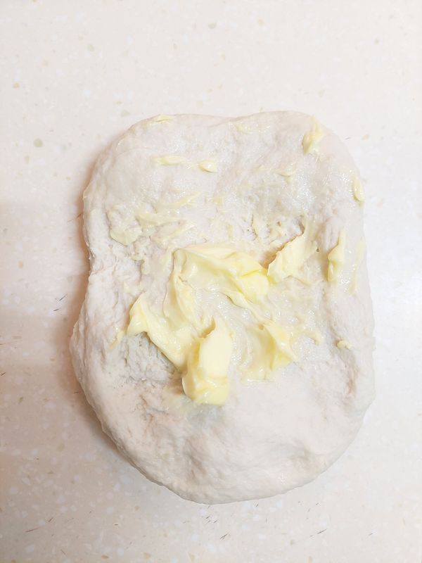 加入室溫軟化的奶油