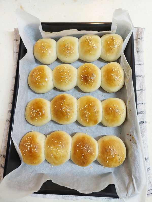 趁熱刷上奶油，冷卻即可享用