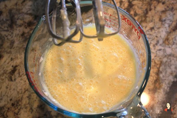 加入檸檬汁，攪拌均勻