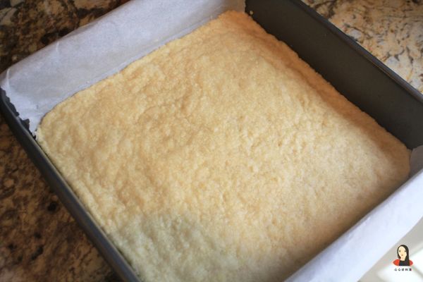 餅乾底烤好出爐