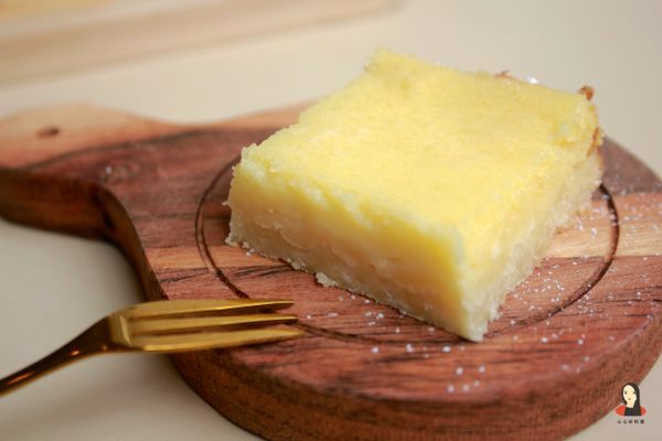 因為是美國甜點，該甜的還是要到位，不過有足夠的酸味來中和，吃起來並不會太過甜膩，倒是整體口味偏重，搭配熱呼呼的手沖咖啡剛剛好！