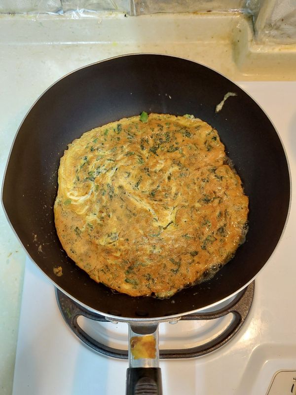 小火燜煎，煎至兩面上色即可