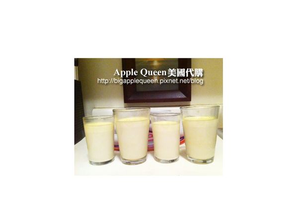 準備可以耐熱的小容器分裝(我這次用的是小玻璃杯) 分裝完成後放涼不要動它們讓它們成型