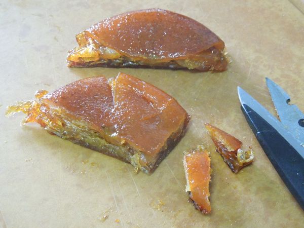 材料：桶柑餅
如果沒有桶柑餅，可以將柳橙皮屑的總量加到1顆量為替代。
或是有糖漬柳橙片也可切小丁使用。
桶柑餅 https://icook.tw/recipes/433166