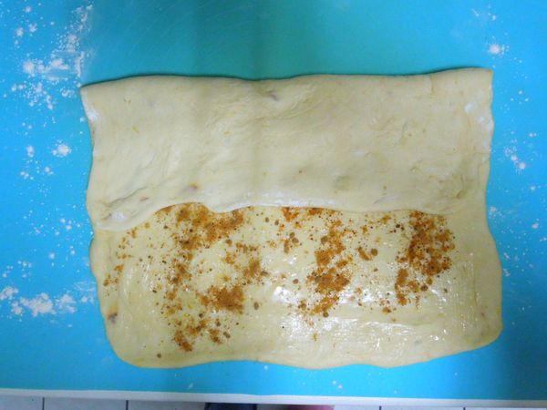 擀捲
將麵糰的 1/3折起。