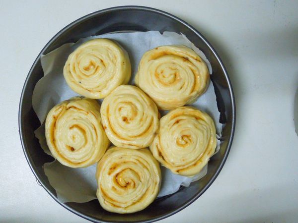 發酵
蓋上濕布，靜置1小時，讓麵糰發酵變大。