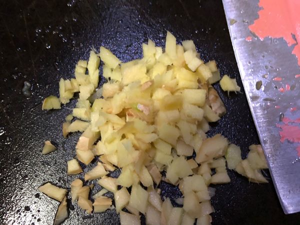 薑切成薑末