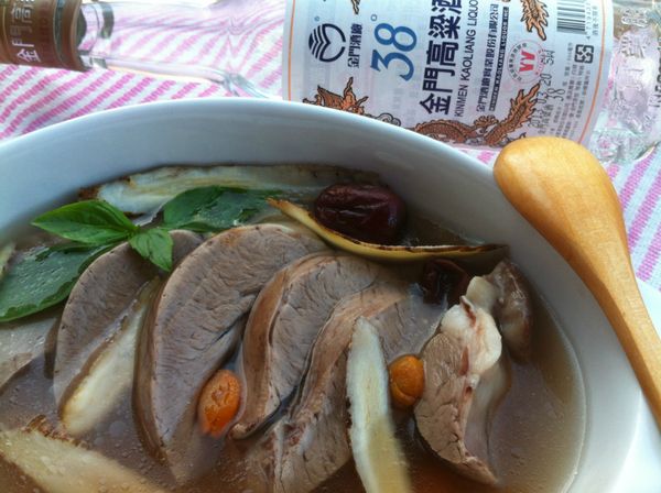 待開關跳起,倒入塩,再放2-3分鐘..即可將豬心撈起切片,放回湯裡..即可食用囉!! (此時的豬心還保留著湯汁..吃起來不會柴柴的..超級美味的!~)