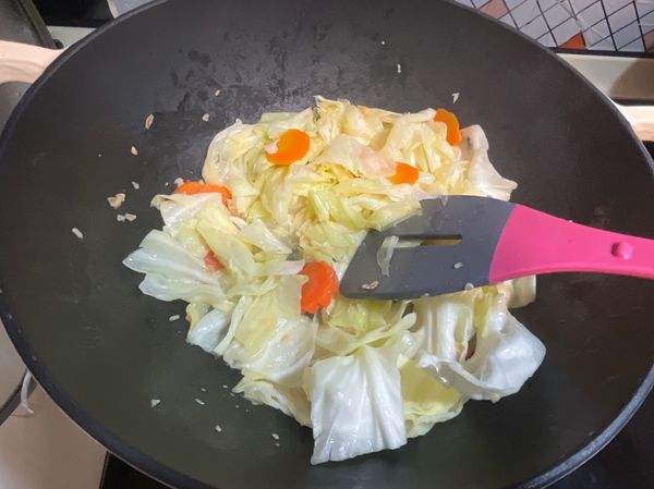 待菜熟再撒半小匙鹽稍微翻炒
