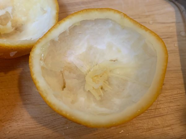 要用湯匙把膜刮乾淨，不然成品果醬會有渣渣。