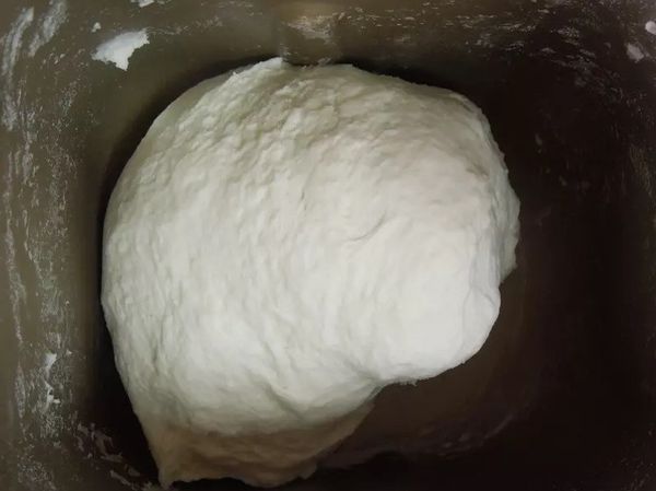 麵糰
麵糰揉好了，等候發酵至原體積兩倍，約需1-2小時不等。