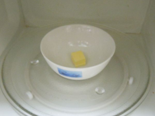 蒜香醬
奶油用微波方式融化。