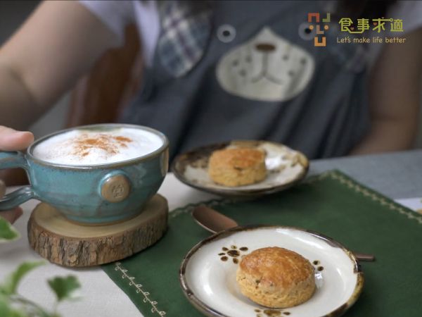 選一個自己最喜歡的杯子，
泡一杯咖啡或茶，一起享受酥脆的紫蘇餅乾吧 🥂