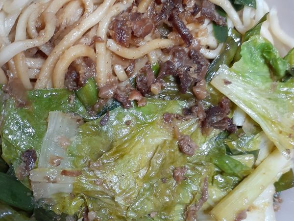 油蔥酥肉燥小白菜油乾麵。