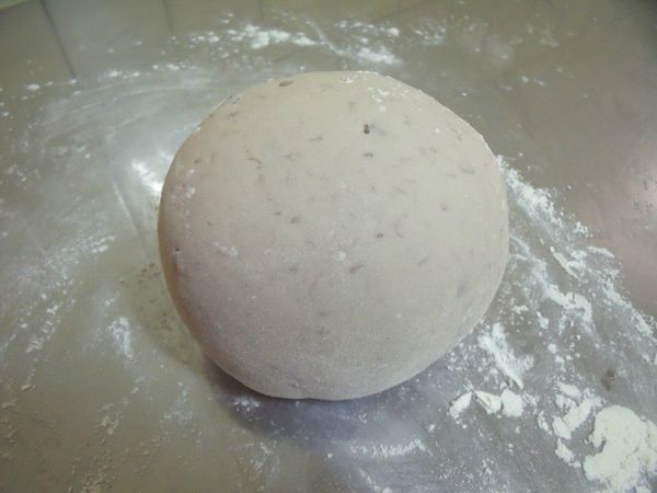 揉至表面光滑,蓋上保鮮膜,鬆弛3分鐘。