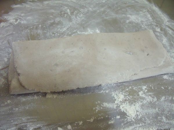 左右向中間摺,轉九十度。