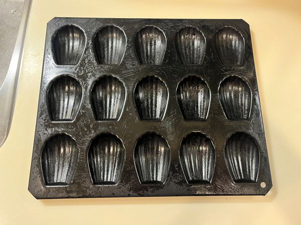 抹上奶油放冷藏 一小時