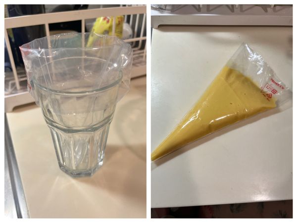 杯子放上擠花袋 再將麵糊放進去 這樣大小會比較均勻