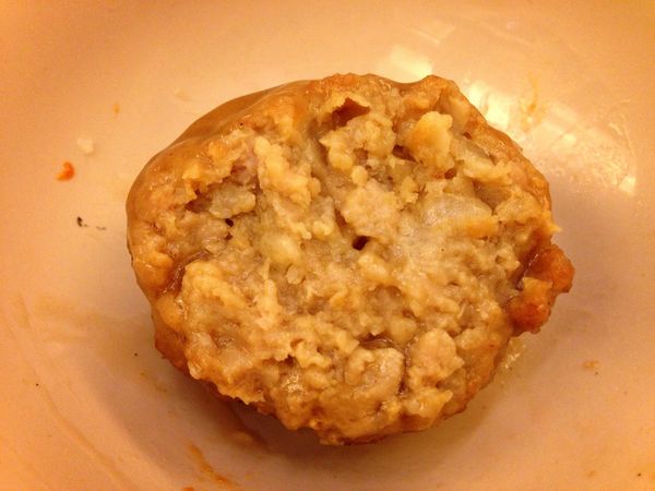 豬絞肉添加了洋蔥和馬蹄，口感不油膩。