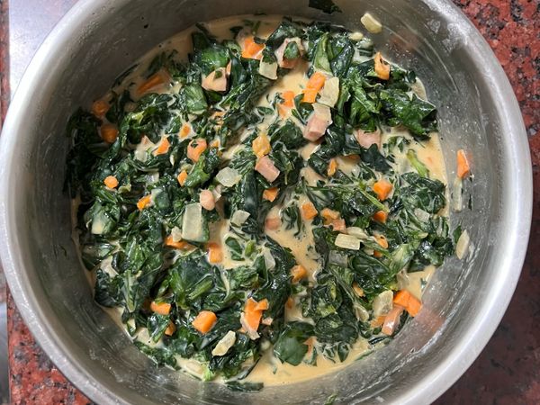 把全部的料倒入蛋液裡。