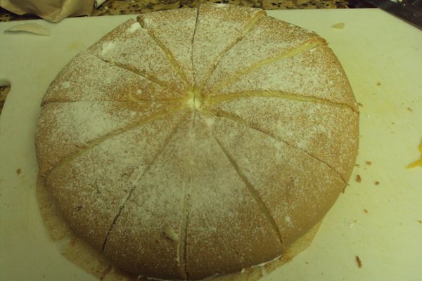 切片後篩乾燥糖粉在面上即可