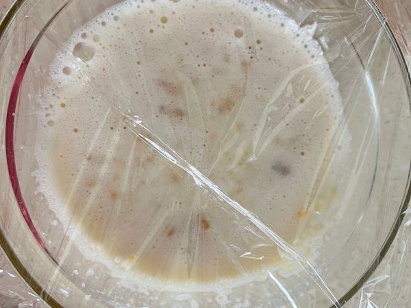 蓋上保鮮膜（不用封緊）微波2分鐘，攪拌後再放入微波爐1分鐘，重複兩次