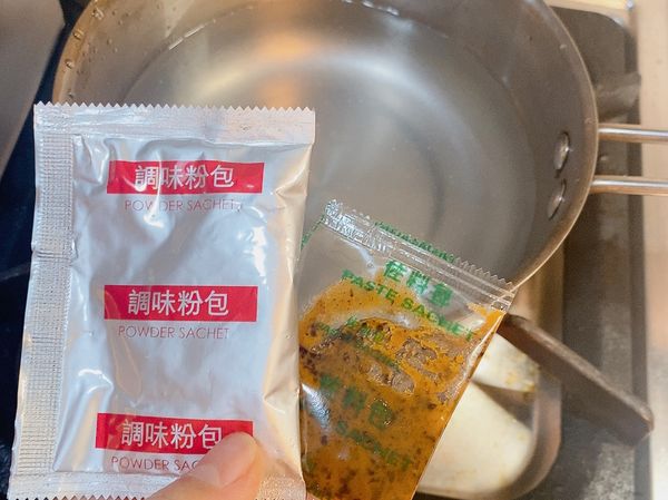 皮凍做法：
水350克+吉利T粉8克+兩包調味包