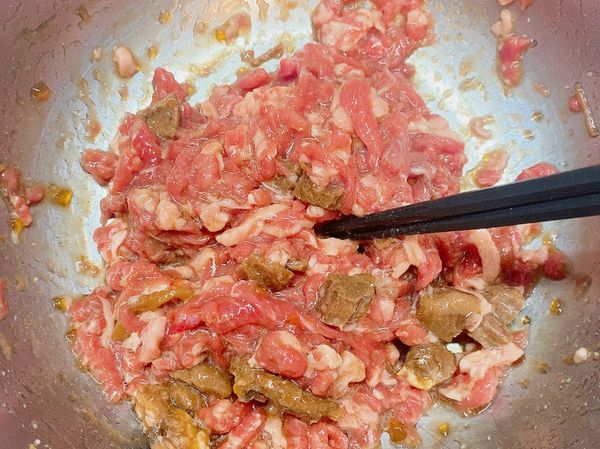 拌勻後，蓋上保鮮膜放冰箱冷藏待用