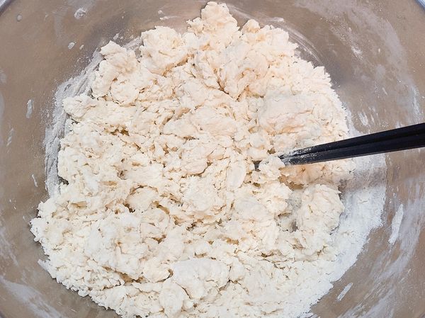 用筷子攪拌成絮狀