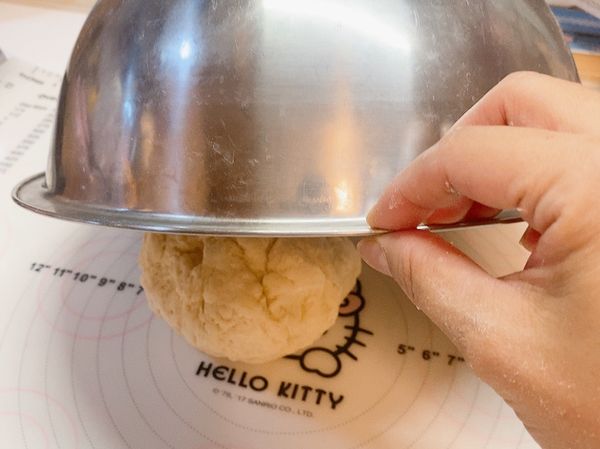 麵糰蓋上盆或是保鮮膜，休息15分鐘