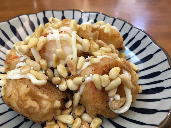 撒上松子，松子蝦球就完成囉！