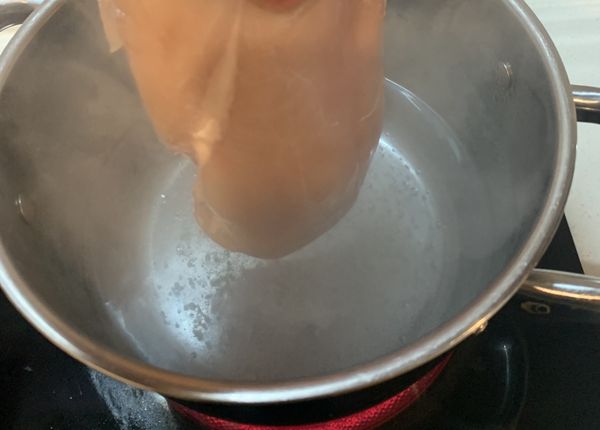 加入雞胸肉 在讓他滾個3到4分鐘