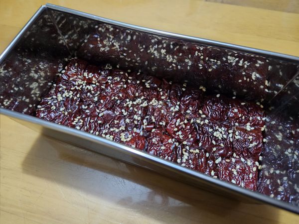 ▪︎蜂蜜水塗抹在紅棗上在撒上少許白芝麻
▪︎烤箱130度烤20分鐘
▪︎出爐後切塊