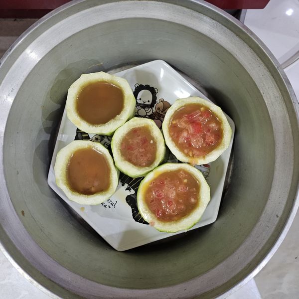 電鍋蒸至蛋定型。